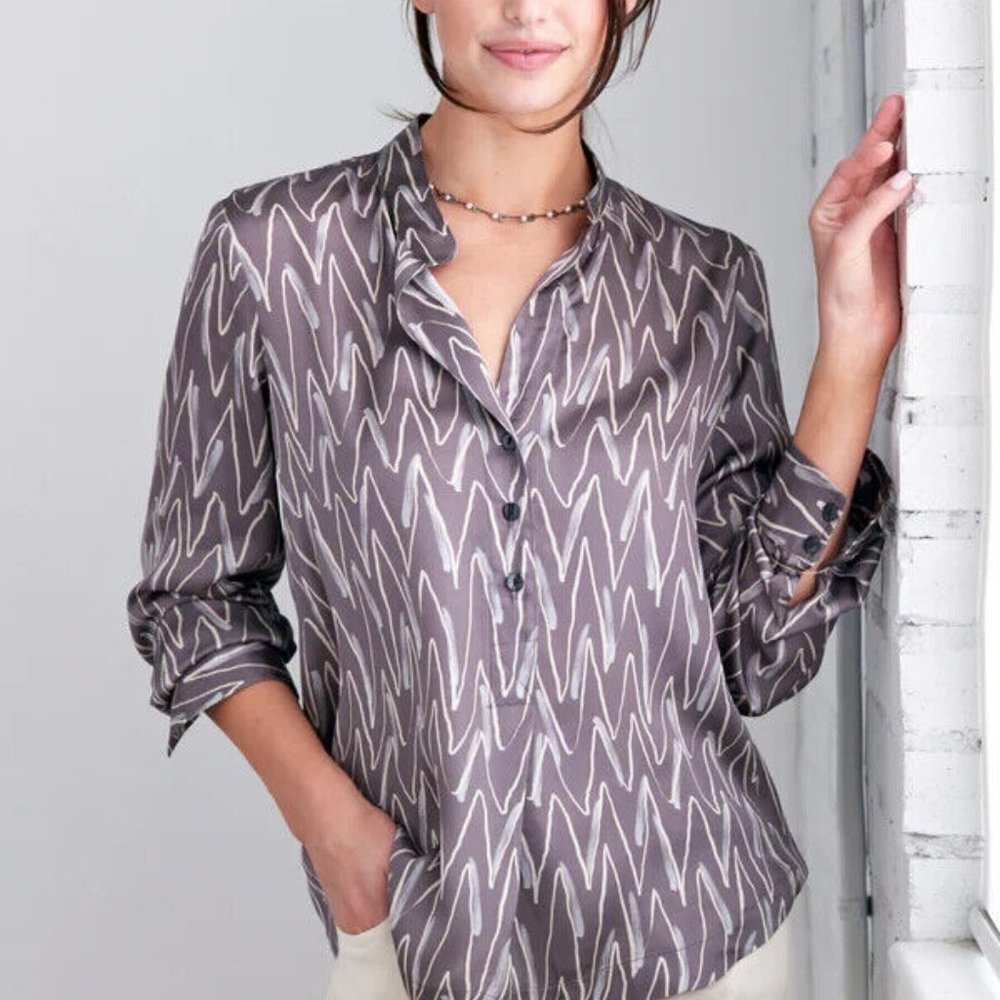 Finley Sz M Women's Blouse Shirt Long Sleeve Gray Zig Zag